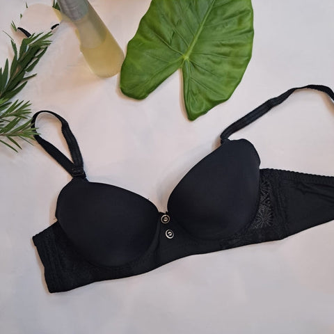 Single Padded Ring Bra with Plane Cup Shape with Back Hook