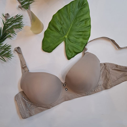 Single Padded Ring Bra with Plane Cup Shape with Back Hook